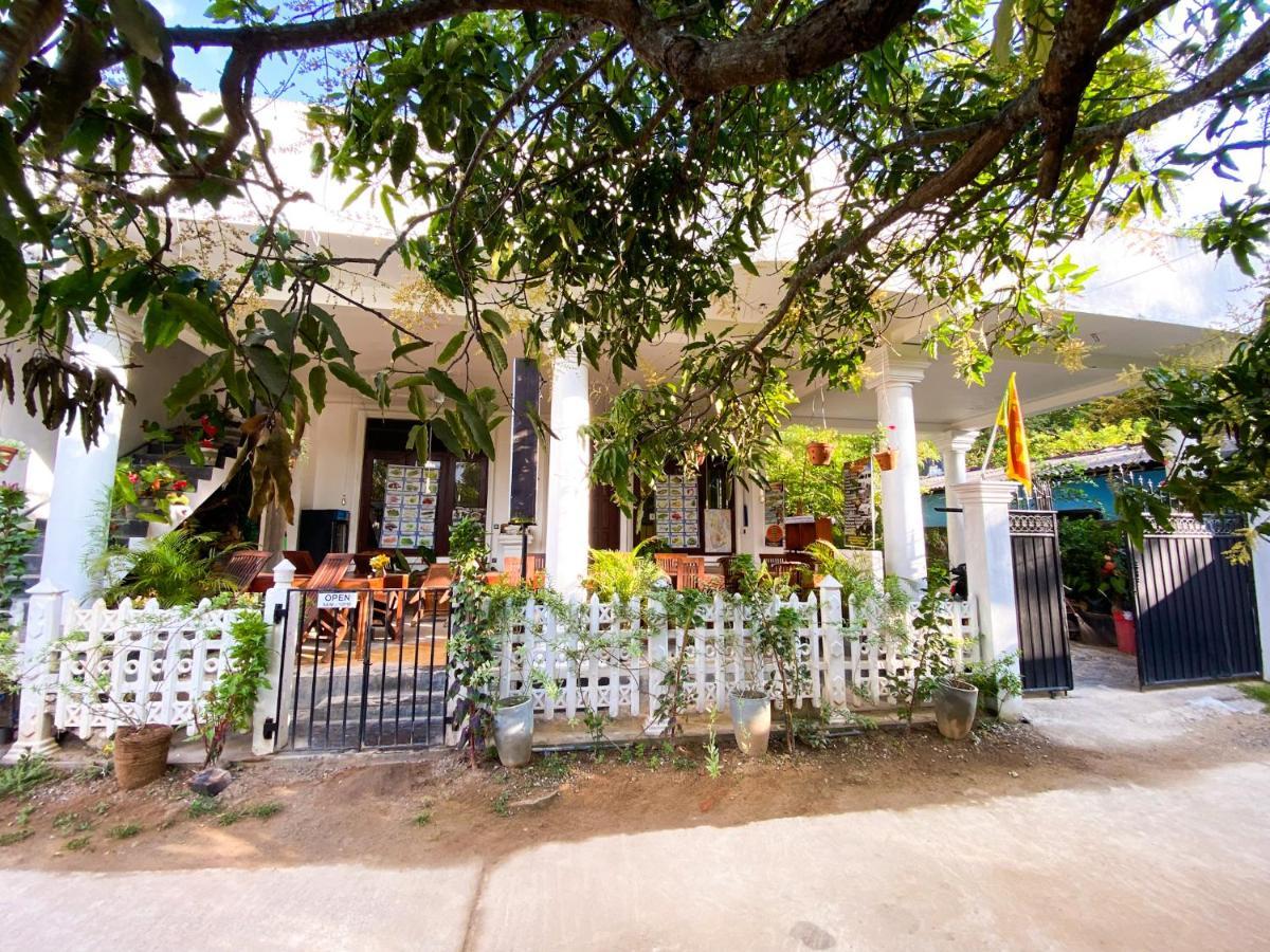 Shirani Nature Palace Уелигама Екстериор снимка